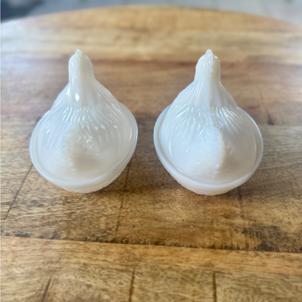 SOLD Vintage Milk Glass Hen on Nest - Set of 2 - Picture 3 of 6